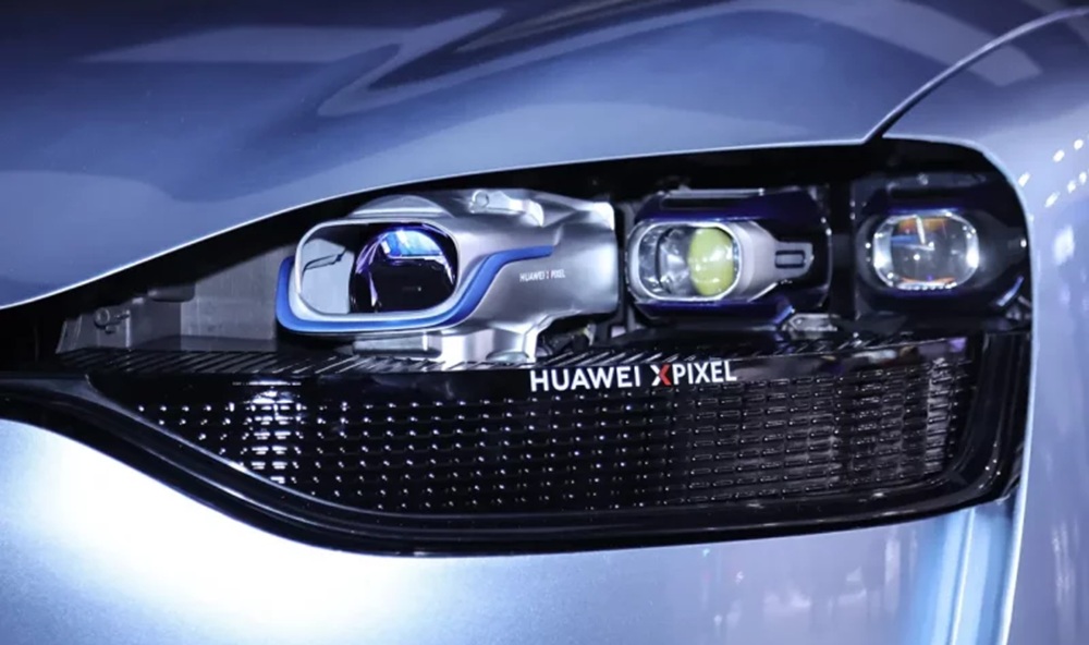 Huawei представила полноцветные проекционные фары XPixel
