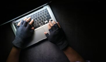Аналитики RuStore и F6 перечислили самые опасные уловки мошенников на майские праздники