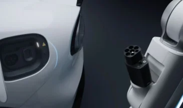 Xiaomi показала роботизированную руку для зарядки электромобилей