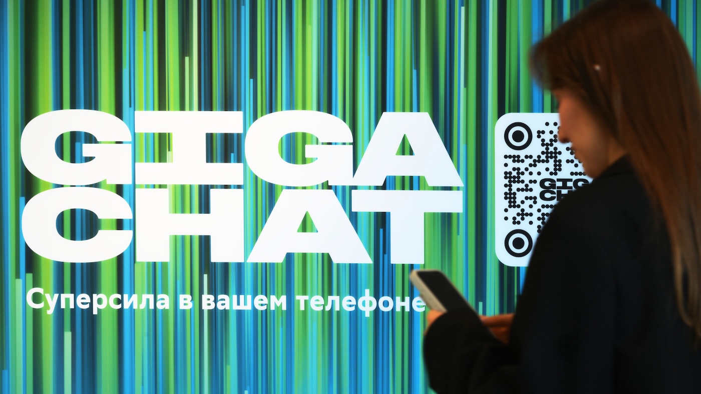 Новая ИИ-модель Сбера GigaChat 3.5 Ultra лучше пишет код, решает агентные задачи и работает с длинными текстами