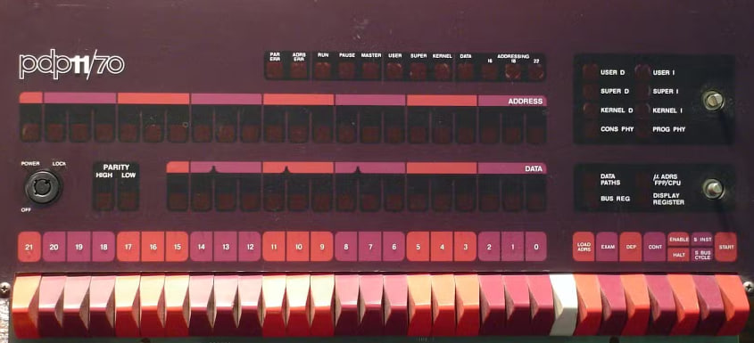 Оригинальная передняя панель PDP-11/70