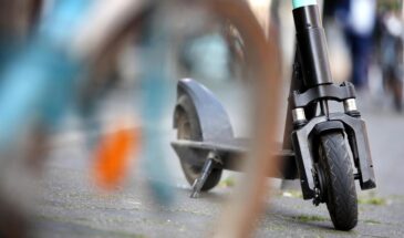 Санкт-Петербург тестирует аренду самокатов через портал «Госуслуги»