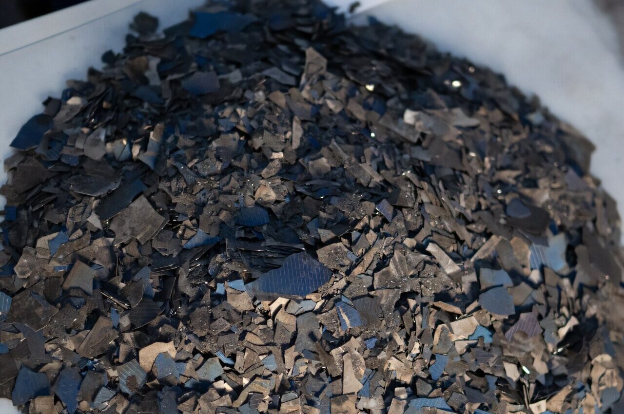 Из старых солнечных панелей научились извлекать почти 100% серебра