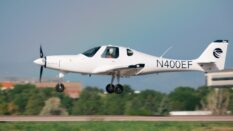 Двухместный электросамолет eFlyer 2 впервые поднялся в воздух