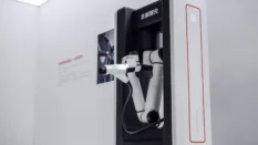 Geely Smart Charge заряжает электромобили до 70% за 4,5 минуты