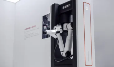 Geely Smart Charge с ИИ заряжает электромобили до 70% за 4,5 минуты
