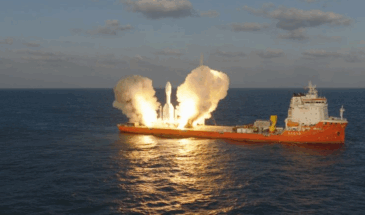 Китай вывел девять спутников на орбиту с морской стартовой площадки