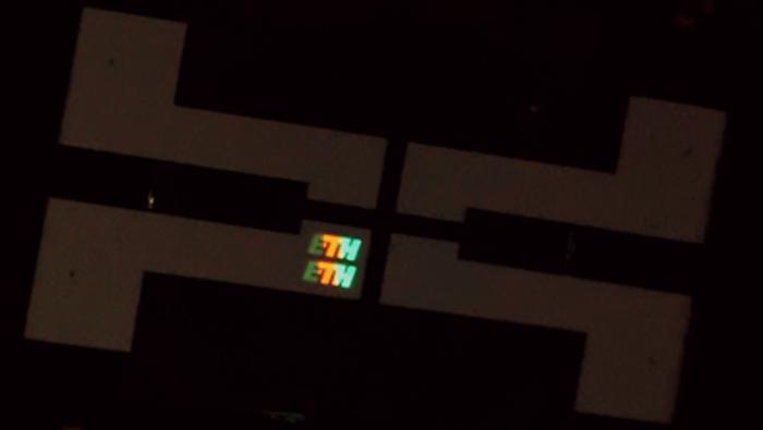 Крошечные OLED-пиксели научились производить по технологии микрочипов