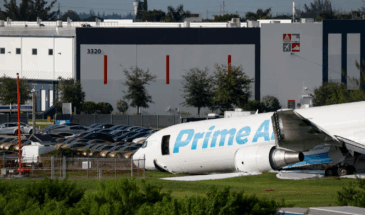 Tesla Cybercab едва не попал в ДТП с Boeing 767 Amazon в аэропорту Майами