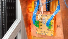 IBM соединила два квантовых чипа и добилась точности передачи состояния 99%