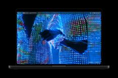 Apple объяснила, зачем новым MacBook Pro два слоя OLED