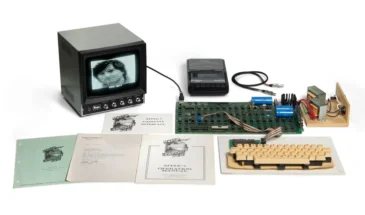 Компьютер Apple-1 с подписью Возняка продали на аукционе за $1,15 млн