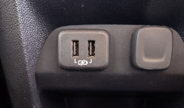 Встроенный USB-порт в автомобиле заряжает смартфон медленнее, чем кажется