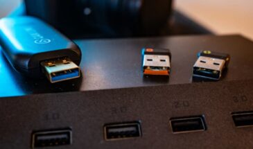 Цвет USB-порта подскажет, где заряжать, а где передавать данные