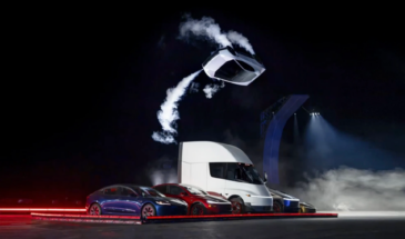 Автоэксперт рассказал, что общего у Lada Granta и летающей Tesla Roadster