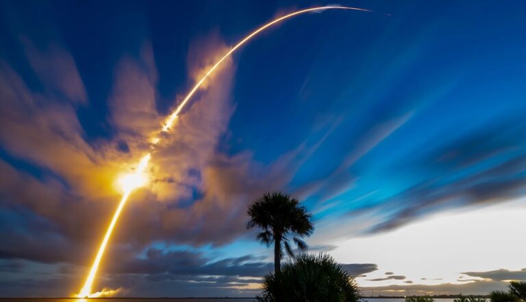 How To Starfall Computer SpaceX испытала доставку спасательного оборудования с орбиты на Землю ...