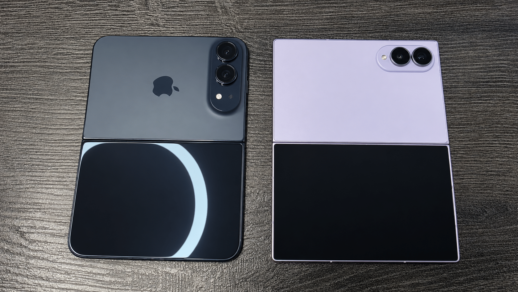 Задние панели iPhone Duo и Galaxy Z Fold8 с двумя камерами