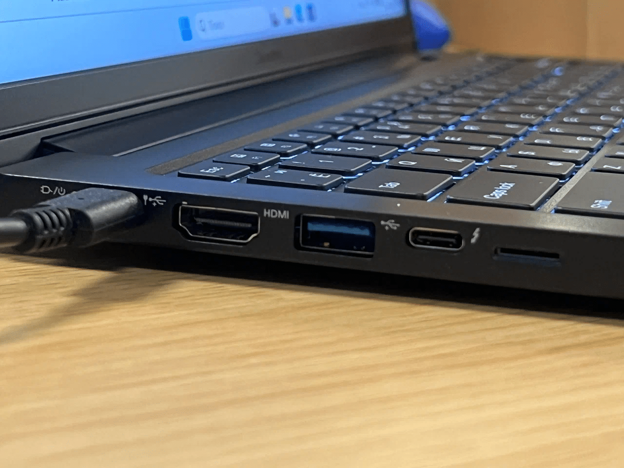 HDMI, USB-A, Thunderbolt 4 и другие разъемы на левой грани