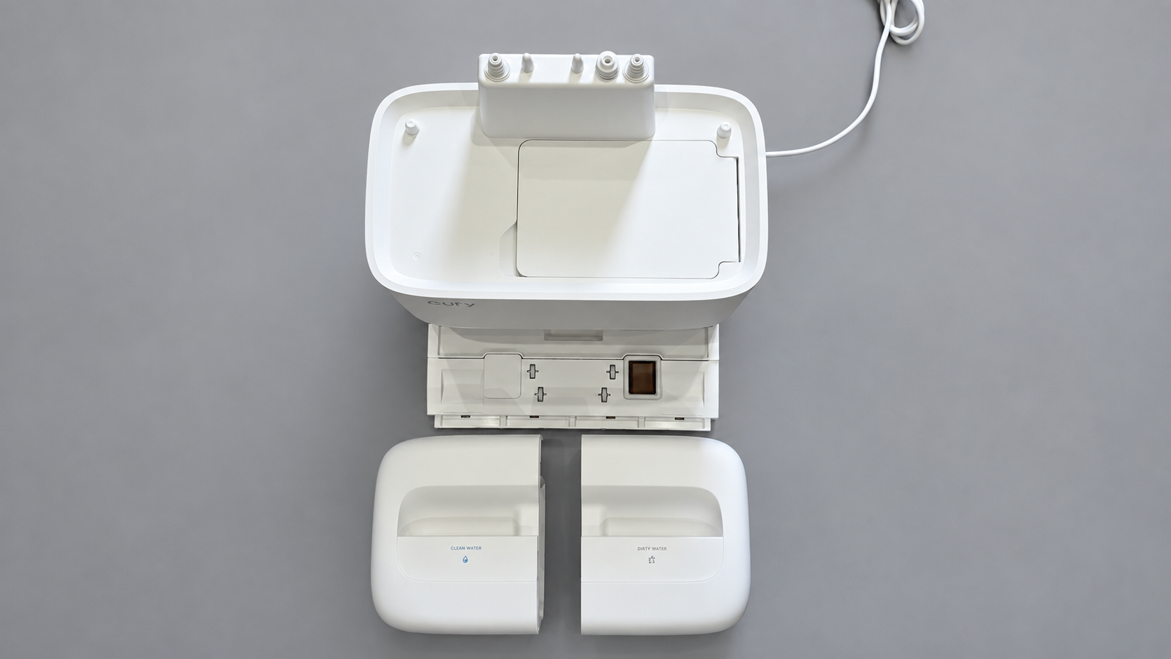 Станция Eufy Omni C28 с открытыми крышками резервуаров для воды