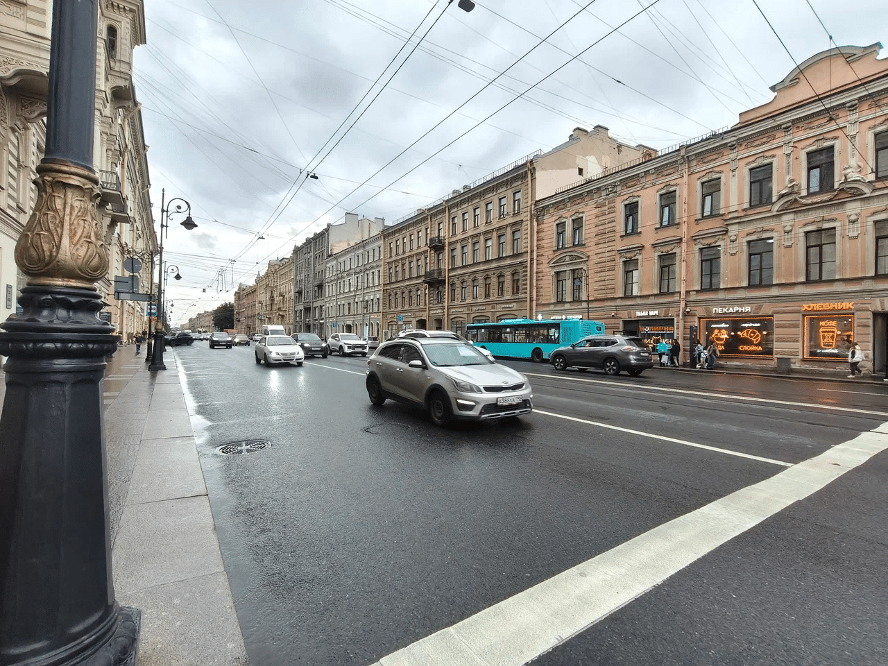 Городская улица на сверхширокоугольную камеру смартфона TECNO